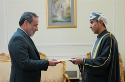 I.R. Iran, Ministry of Foreign Affairs- New ambassador of the Sultanate of Oman presents copy of his credentials to Iran’s FM
